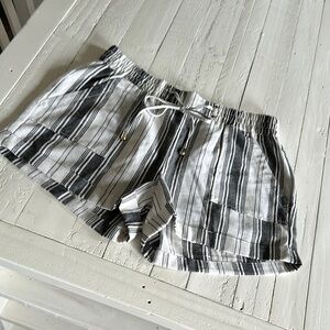 Simply blessed XL striped rayon blend shorts with pockets in front elastic waist